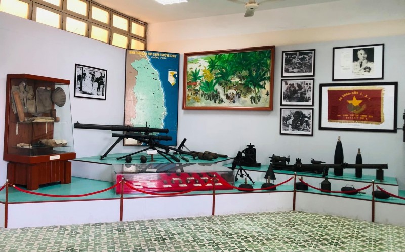 Một góc trưng bày các vật phẩm về khoa học kỹ thuật của Quân đội trong Bảo tàng Quân khu V Một góc trưng bày các vật phẩm về khoa học kỹ thuật của Quân đội trong Bảo tàng Quân khu V