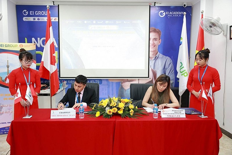 Ông Đinh Khắc Tuấn – Chủ tịch HĐQT Tập đoàn Ei Group và Bà Nikki Lee – Giám đốc tuyển sinh khu vực châu Á. Ông Đinh Khắc Tuấn – Chủ tịch HĐQT Tập đoàn Ei Group và Bà Nikki Lee – Giám đốc tuyển sinh khu vực châu Á.