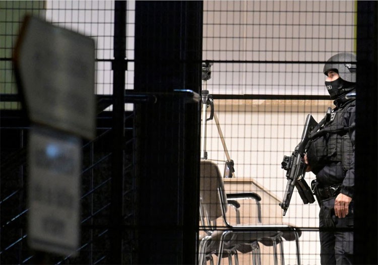 Ít nhất 7 người thiệt mạng trong vụ xả súng ở nhà thờ Đức Ít nhất 7 người thiệt mạng trong vụ xả súng ở nhà thờ Đức