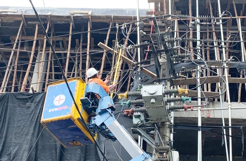 Quảng Trị: Thi công vi phạm hành lang điện cao áp, khiến gần 14.000 hộ mất điện