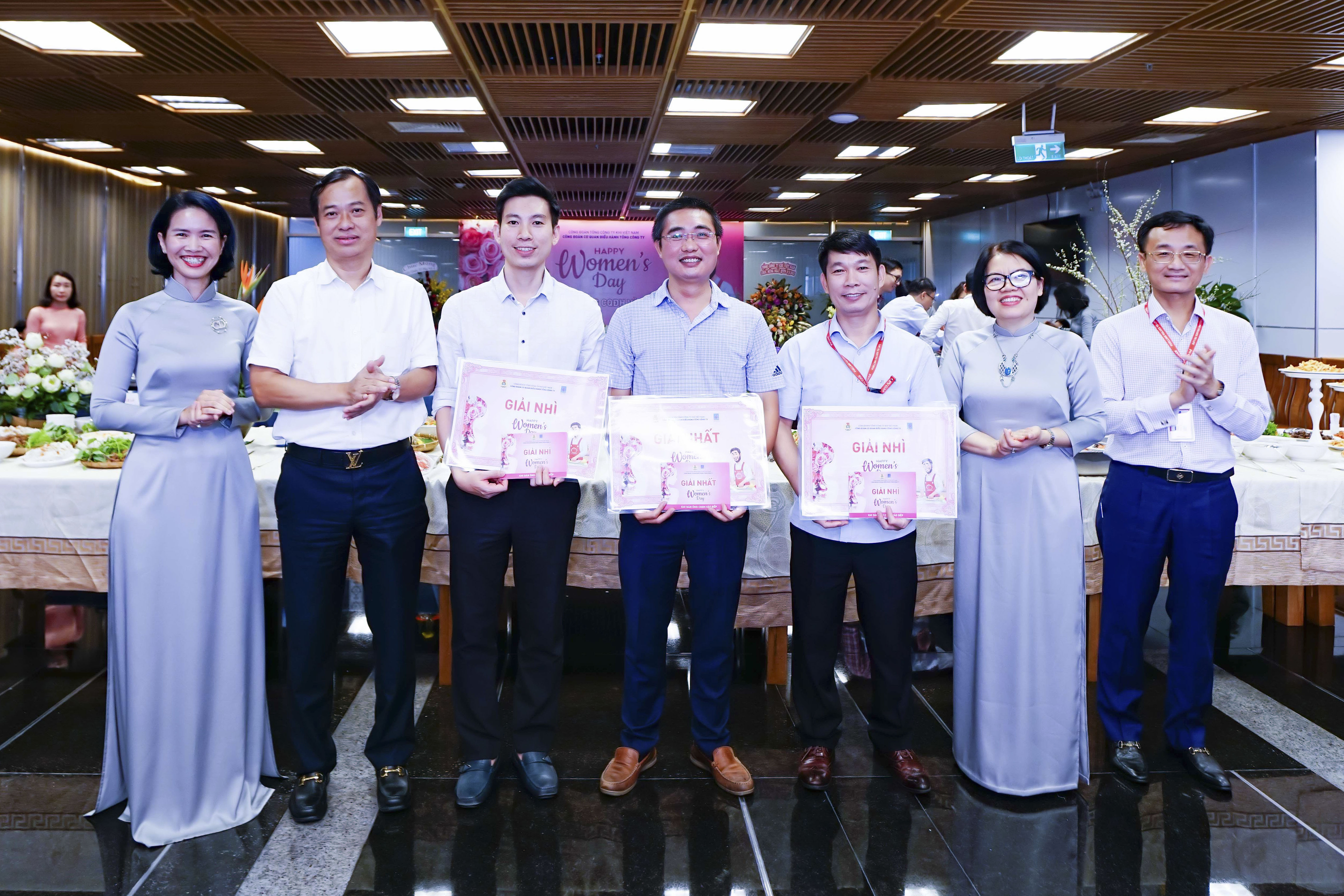 Công đoàn Cơ quan điều hành (CQĐH) PV GAS tổ chức Lễ hội ẩm thực “Khi đàn ông CQĐH vào bếp” Công đoàn Cơ quan điều hành (CQĐH) PV GAS tổ chức Lễ hội ẩm thực “Khi đàn ông CQĐH vào bếp”