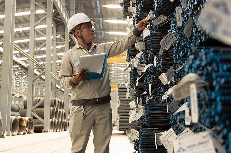 Giá thép hôm nay 26/4: Giá thép giảm, hàng loạt “ông lớn” ngành thép giảm doanh thu.