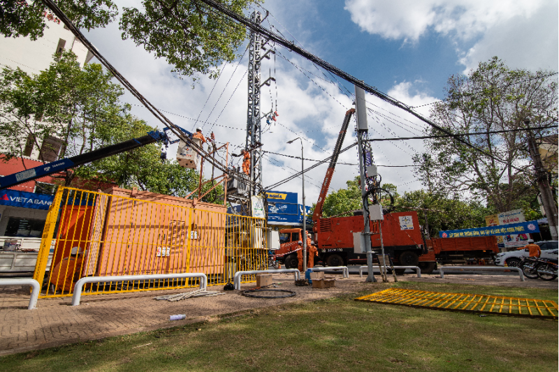 Điện lực Bắc Buôn Ma Thuột kiểm tra các thiết bị phục vụ cấp điện phục vụ Lễ hội Cà phê.