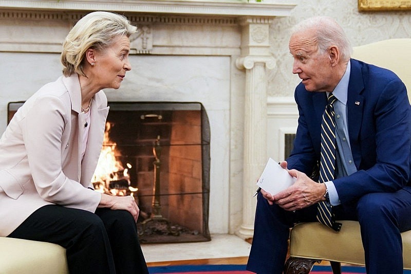 Tổng thống Joe Biden và Chủ tịch Ủy ban Châu Âu Ursula von der Leyen gặp nhau vào ngày 10/3 (Ảnh: AP) Tổng thống Joe Biden và Chủ tịch Ủy ban Châu Âu Ursula von der Leyen gặp nhau vào ngày 10/3 (Ảnh: AP)
