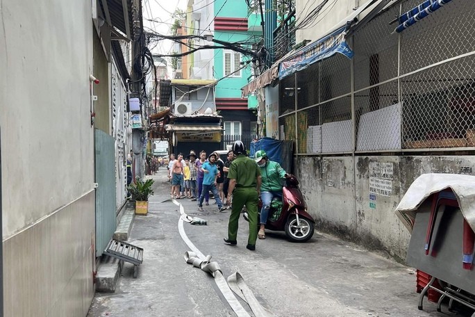 Cháy nhà 4 tầng ở TP Hồ Chí Minh do quên tắt bếp nồi thịt kho Cháy nhà 4 tầng ở TP Hồ Chí Minh do quên tắt bếp nồi thịt kho