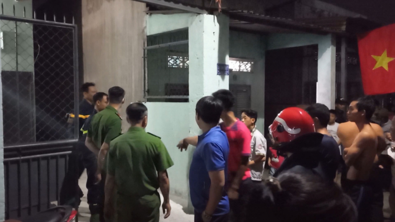 Kẻ dùng xăng dọa đốt nhà khống chế con tin đòi nợ khai gì tại cơ quan Công an -0