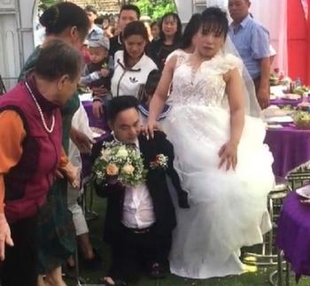 Đám cưới như mơ của cô dâu khuyết tật và chú rể 