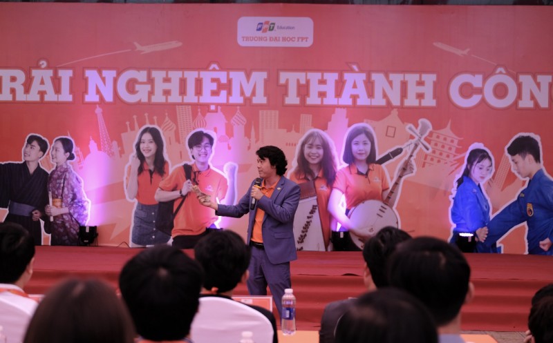 undefined Hơn 1.000 học sinh Quảng Bình tham gia ngày hội trải nghiệm và tư vấn hướng nghiệp