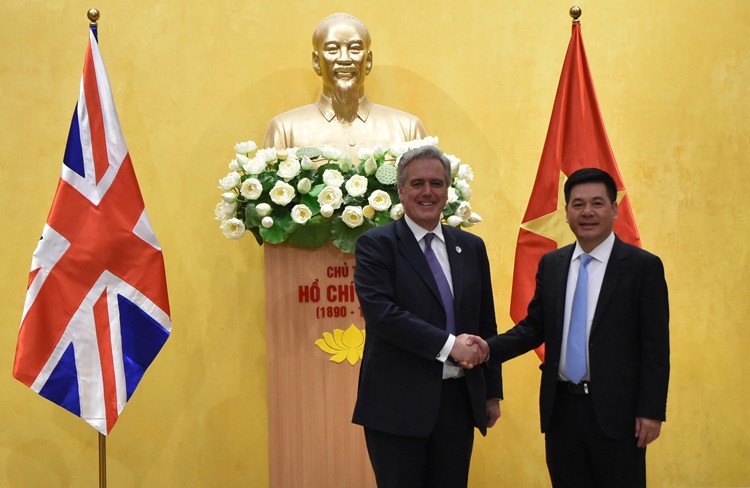 Bộ trưởng Nguyễn Hồng Diên tiếp Đặc phái viên Thương mại của Thủ tướng Anh Bộ trưởng Nguyễn Hồng Diên tiếp Đặc phái viên Thương mại của Thủ tướng Anh