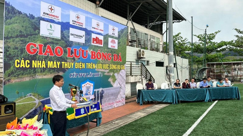 Ông Vương Thành Chung- Chủ tịch Công đoàn , Phó giám đốc Công ty Thuỷ điện Sông Bung (Trưởng BTC giải) phát biểu Khai mạc Ông Vương Thành Chung- Chủ tịch Công đoàn , Phó giám đốc Công ty Thuỷ điện Sông Bung (Trưởng BTC giải) phát biểu Khai mạc
