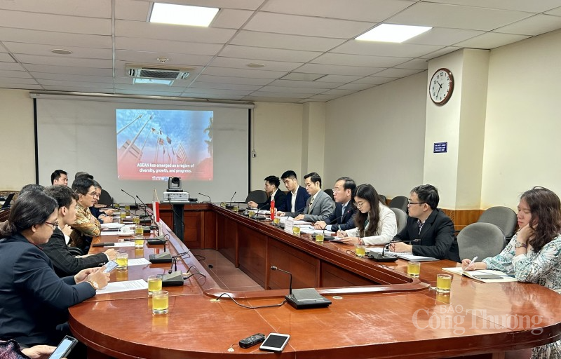 tại trụ sở Bộ Công Thương, Lãnh đạo Vụ Thị trường châu Á – châu Phi (AP) đã có buổi tiếp và làm việc với đại diện Phòng Thương mại và Công nghiệp Indonesia (KADIN). tại trụ sở Bộ Công Thương, Lãnh đạo Vụ Thị trường châu Á – châu Phi (AP) đã có buổi tiếp và làm việc với đại diện Phòng Thương mại và Công nghiệp Indonesia (KADIN).