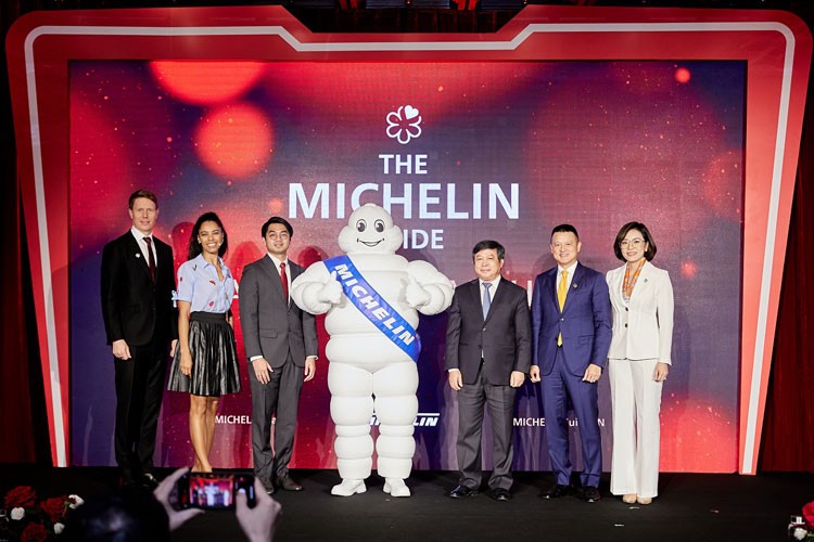 “Bệ phóng” cho du lịch quốc gia từ những ngôi sao Michelin “Bệ phóng” cho du lịch quốc gia từ những ngôi sao Michelin