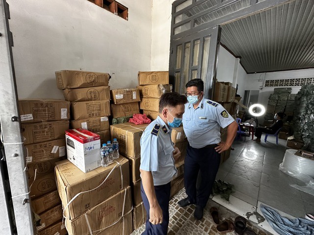 Quyết liệt đấu tranh phòng, chống hàng giả để bảo vệ quyền lợi người tiêu dùng Quyết liệt đấu tranh phòng, chống hàng giả để bảo vệ quyền lợi người tiêu dùng