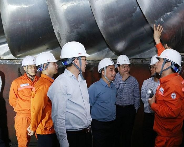 Phấn đấu hoàn thành sớm sửa chữa lớn tổ máy H5 Nhà máy Thủy điện Hòa Bình