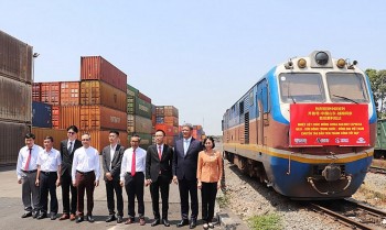 Chuyến tàu hỏa chở hàng hóa đầu tiên từ Trung Quốc đến tỉnh Đồng Nai