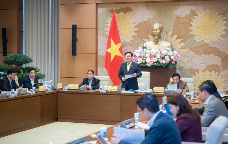 Chủ tịch Quốc hội Vương Đình Huệ đã chủ trì buổi làm việc để cho ý kiến bước đầu về tiếp thu, giải trình ý kiến của đại biểu Quốc hội và những vấn đề nổi lên trong quá trình lấy ý kiến Nhân dân về dự án Luật Đất đai (sửa đổi).