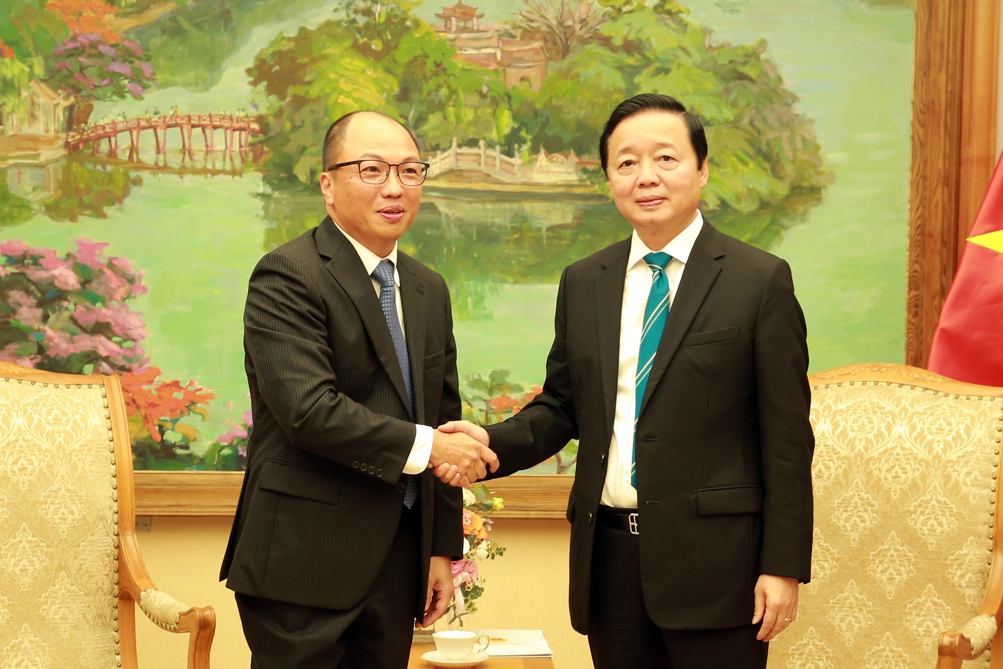 Ngành công nghiệp ô tô phải tăng tỉ lệ nội địa hoá, ứng dụng công nghệ xanh - Ảnh 2. Ngành công nghiệp ô tô phải tăng tỉ lệ nội địa hoá, ứng dụng công nghệ xanh - Ảnh 2.