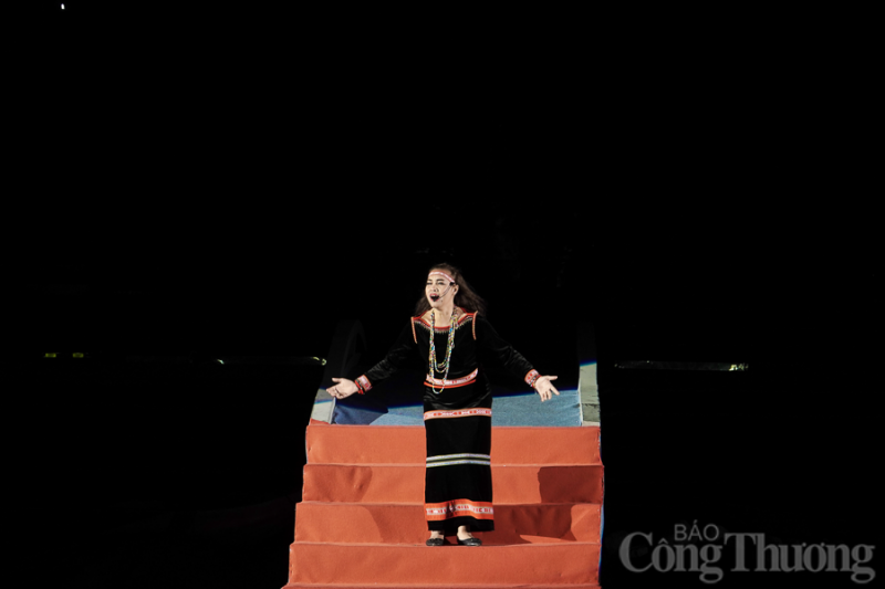 Ca kịch "Khát vọng Dam Săn": Tiếng vọng từ đại ngàn Ca kịch "Khát vọng Dam Săn": Tiếng vọng từ đại ngàn