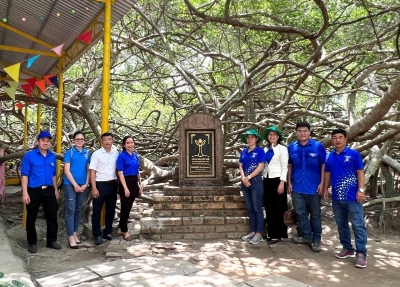 Ngày 13/6/2013, cây gừa cổ thụ được Hội Bảo vệ Thiên nhiên và Môi trường Việt Nam công nhận là Cây Di sản Việt Nam.