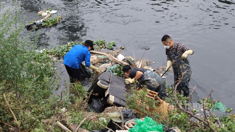 Hà Nội xanh và quyết tâm “hồi sinh” những con sông ô nhiễm tại Hà Nội Hà Nội xanh và quyết tâm “hồi sinh” những con sông ô nhiễm tại Hà Nội