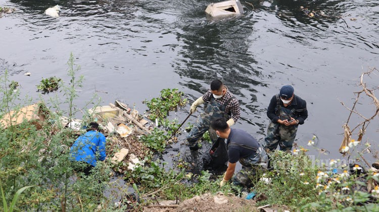 Hà Nội xanh và quyết tâm “hồi sinh” những con sông ô nhiễm tại Hà Nội Hà Nội xanh và quyết tâm “hồi sinh” những con sông ô nhiễm tại Hà Nội