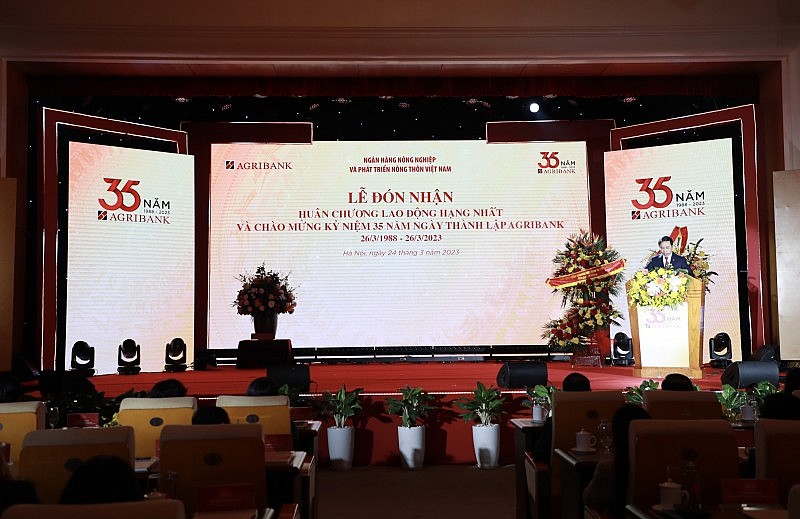 Agribank đón nhận Huân chương Lao động hạng Nhất Chào mừng kỷ niệm 35 năm Ngày thành lập