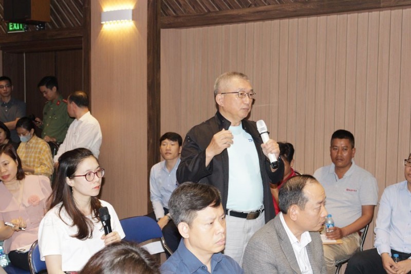 Đại diện các nhà đầu tư, nhà thầu phát biểu tại Hội nghị (Ảnh Cổng TTĐT Hải Phòng) Đại diện các nhà đầu tư, nhà thầu phát biểu tại Hội nghị (Ảnh Cổng TTĐT Hải Phòng)