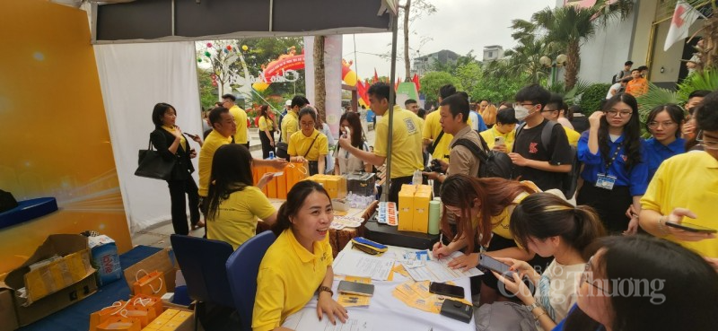 5000 cơ hội việc làm cho sinh viên trong Ngày hội việc làm UNETI 2023 5000 cơ hội việc làm cho sinh viên trong Ngày hội việc làm UNETI 2023