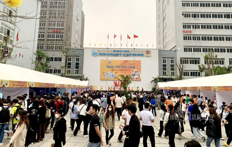 5000 cơ hội việc làm cho sinh viên trong Ngày hội việc làm UNETI 2023 5000 cơ hội việc làm cho sinh viên trong Ngày hội việc làm UNETI 2023