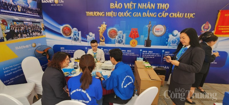 5000 cơ hội việc làm cho sinh viên trong Ngày hội việc làm UNETI 2023 5000 cơ hội việc làm cho sinh viên trong Ngày hội việc làm UNETI 2023