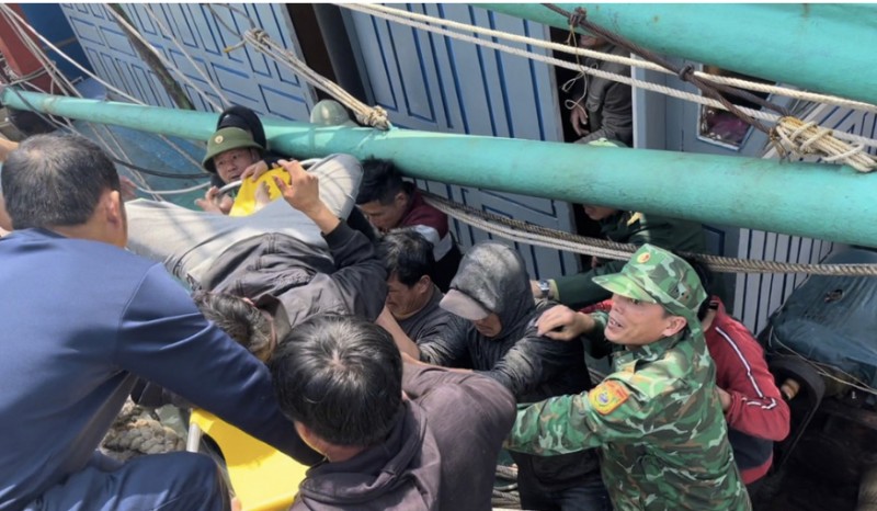 undefined Quảng Trị: Chìm tàu biển 6 thuyền viên được cứu kịp thời