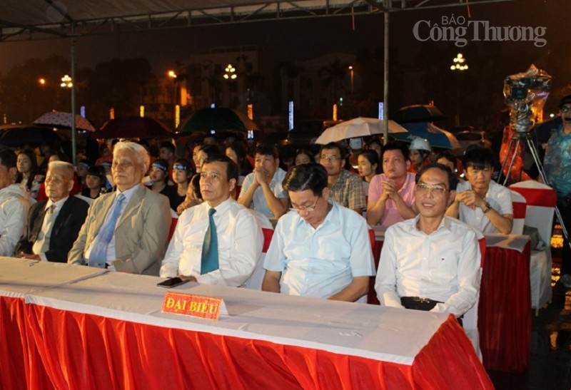 Thanh Hóa: Hưởng ứng Chiến dịch “Giờ trái đất”, tiết kiệm năng lượng, kiến tạo tương lai xanh Thanh Hóa: Hưởng ứng Chiến dịch “Giờ trái đất”, tiết kiệm năng lượng, kiến tạo tương lai xanh