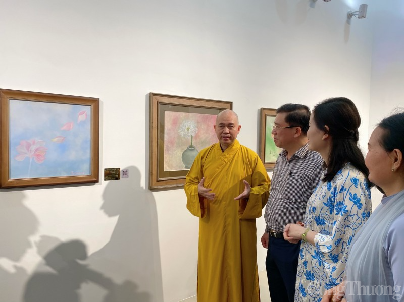 Độc đáo 75 bức hoạ tôn vinh vẻ đẹp thuần khiết của hoa sen Độc đáo 75 bức hoạ tôn vinh vẻ đẹp thuần khiết của hoa sen