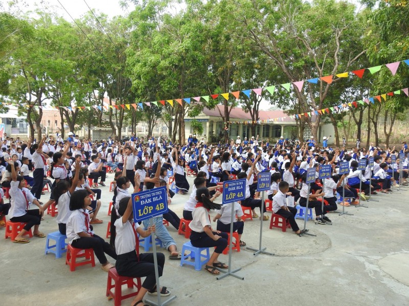 undefined PC Kon Tum sôi nổi hoạt động hưởng ứng Chiến dịch Giờ Trái đất 2023