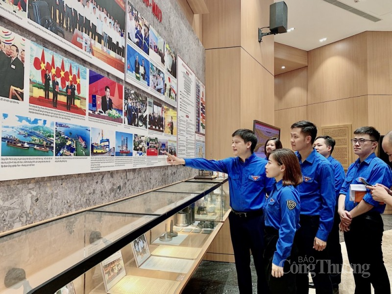 Đoàn Thanh niên Bộ sinh hoạt chính trị tại Phòng Truyền thống ngành Công Thương Đoàn Thanh niên Bộ sinh hoạt chính trị tại Phòng Truyền thống ngành Công Thương