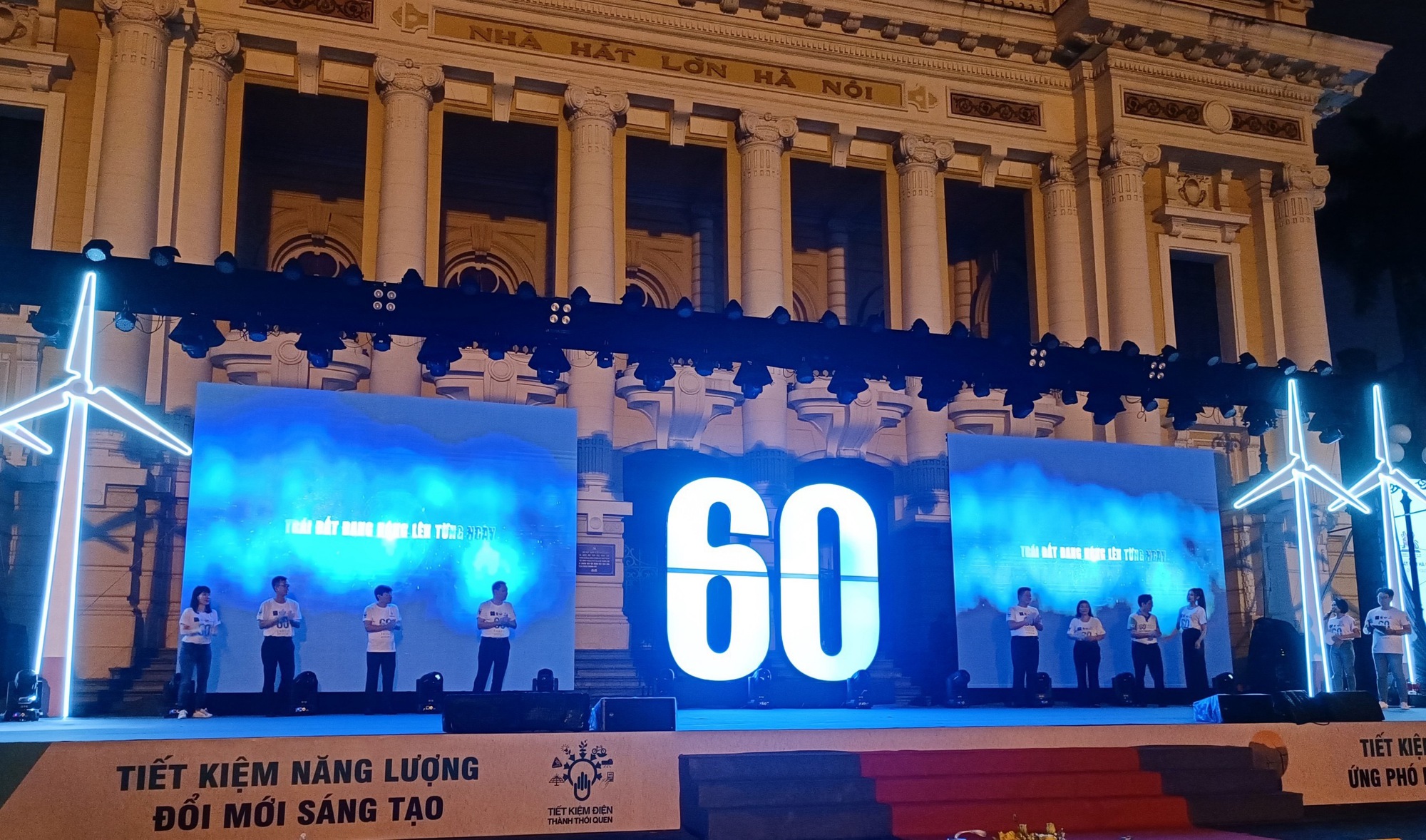 Giờ Trái đất 2023: Cả nước tiết kiệm 298.000 kWh điện - Ảnh 1. Giờ Trái đất 2023: Cả nước tiết kiệm 298.000 kWh điện - Ảnh 1.