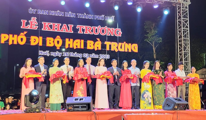 Thừa Thiên Huế: Khai trương phố đi bộ chuyên bán hàng thủ công mỹ nghệ, ẩm thực ba miền Thừa Thiên Huế: Khai trương phố đi bộ chuyên bán hàng thủ công mỹ nghệ, ẩm thực ba miền