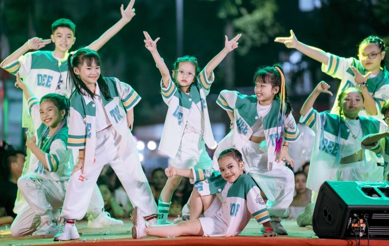 Thừa Thiên Huế: Rực rỡ lễ hội Chào hè Huế - Carnival Sắc màu Thừa Thiên Huế: Rực rỡ lễ hội Chào hè Huế Carnival Sắc màu