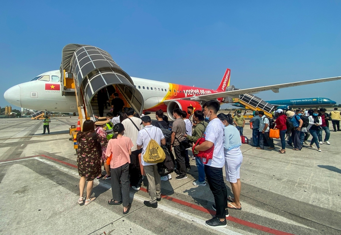 Giá vé máy bay cao cản trở phục hồi du lịch - Ảnh 1. Giá vé máy bay cao cản trở phục hồi du lịch - Ảnh 1.