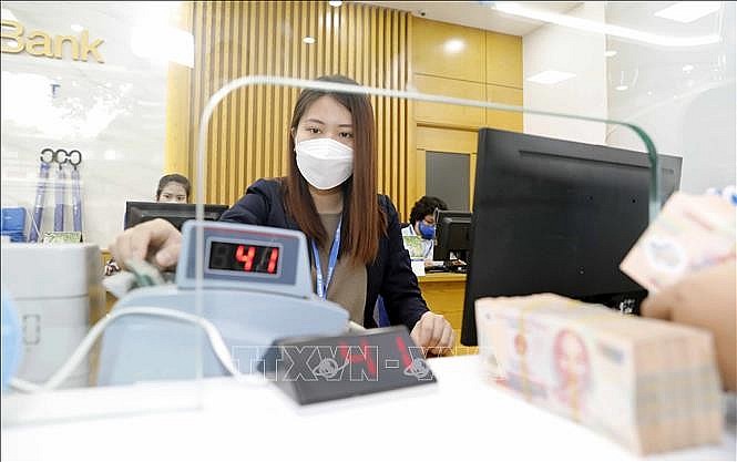 Làm thủ tục cho khách hàng vay vốn tại Ngân hàng TMCP Bảo Việt. Ảnh minh họa Làm thủ tục cho khách hàng vay vốn tại Ngân hàng TMCP Bảo Việt. Ảnh minh họa