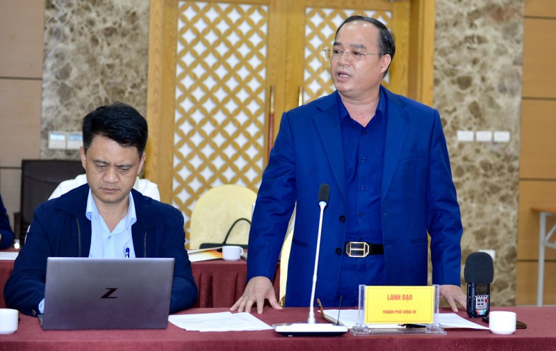 Ông Nguyễn Văn Thành, Phó Chủ tịch Thường trực UBND TP Uông Bí  thông tin tại hội nghị Ông Nguyễn Văn Thành, Phó Chủ tịch Thường trực UBND TP Uông Bí  thông tin tại hội nghị