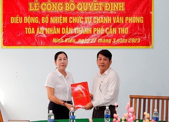 Cần Thơ: Nhận quyết định bổ nhiệm Chánh văn phòng nhưng xin chưa thi hành Cần Thơ: Nhận quyết định bổ nhiệm Chánh văn phòng nhưng xin chưa thi hành