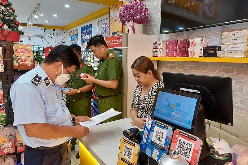 Hàng hóa vi phạm được niêm phong, lập biên bản để xử lý theo quy định của pháp luật. Hàng hóa vi phạm được niêm phong, lập biên bản để xử lý theo quy định của pháp luật.