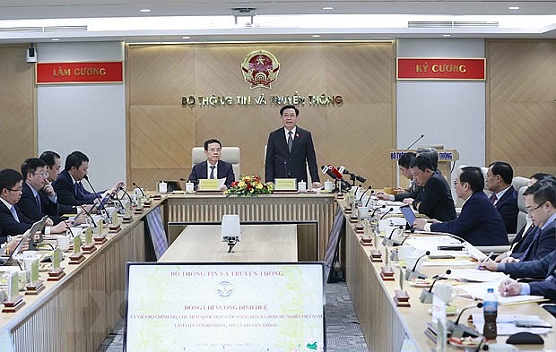 Chủ tịch Quốc hội Vương Đình Huệ phát biểu chỉ đạo.