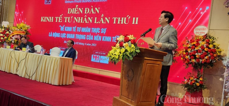 Để kinh tế tư nhân thực sự là động lực quan trọng của nền kinh tế Để kinh tế tư nhân thực sự là động lực quan trọng của nền kinh tế