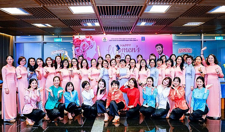 Đồng phục áo dài làm đẹp Ngày hội Tháng Ba tại PV GAS Đồng phục áo dài làm đẹp Ngày hội Tháng Ba tại PV GAS