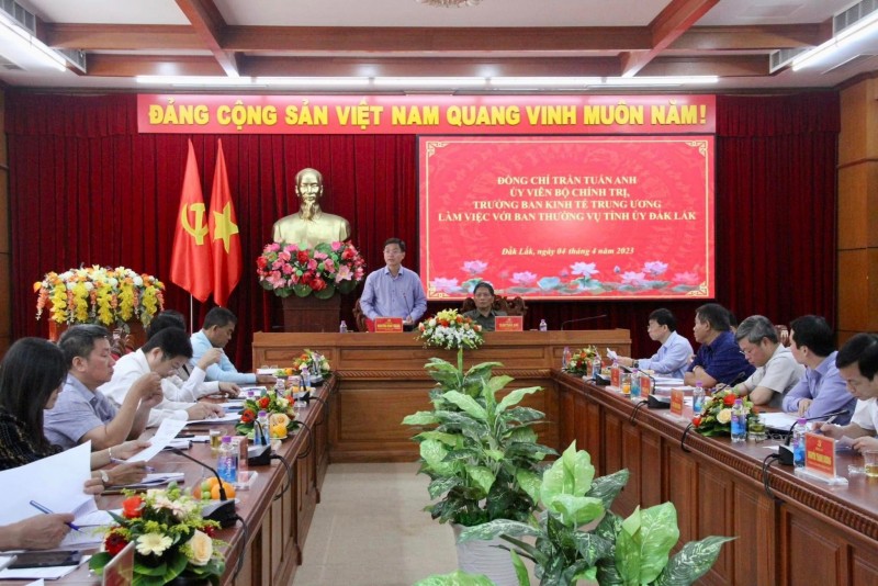 Quang cảnh buổi làm việc. Quang cảnh buổi làm việc.