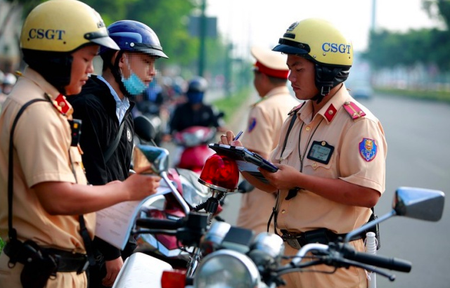 Trường hợp nào tài xế sẽ bị cảnh sát giao thông tước giấy phép lái xe? Trường hợp nào tài xế sẽ bị cảnh sát giao thông tước giấy phép lái xe?