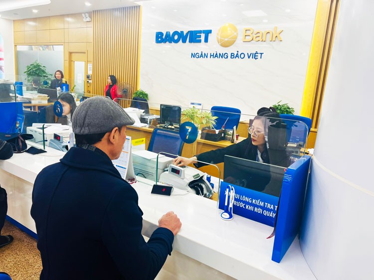 BAOVIET Bank: Lãi thuần dịch vụ tăng, nợ xấu giảm mạnh, lợi nhuận năm 2022 tăng 10,5% BAOVIET Bank: Lãi thuần dịch vụ tăng, nợ xấu giảm mạnh, lợi nhuận năm 2022 tăng 10,5%
