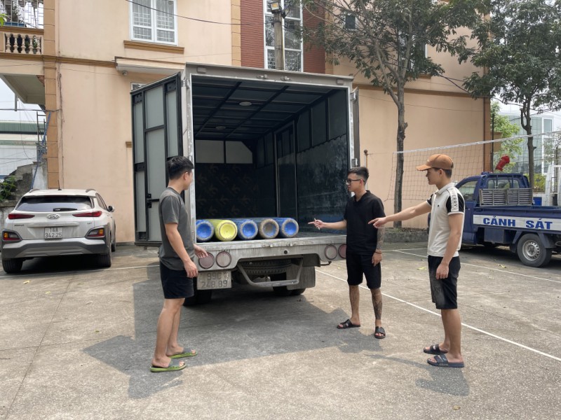 Các đối tượng vận chuyển bình khí nén kim loại, bên trong nghi chứa khí cười